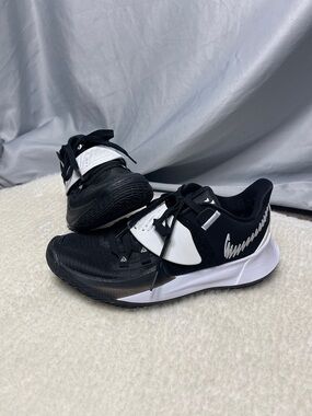 Nike Kyrie Low 3 Tb Promo- White and BlackBasketball Shoes